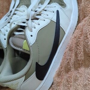 Nike Beige and Black Sneakers